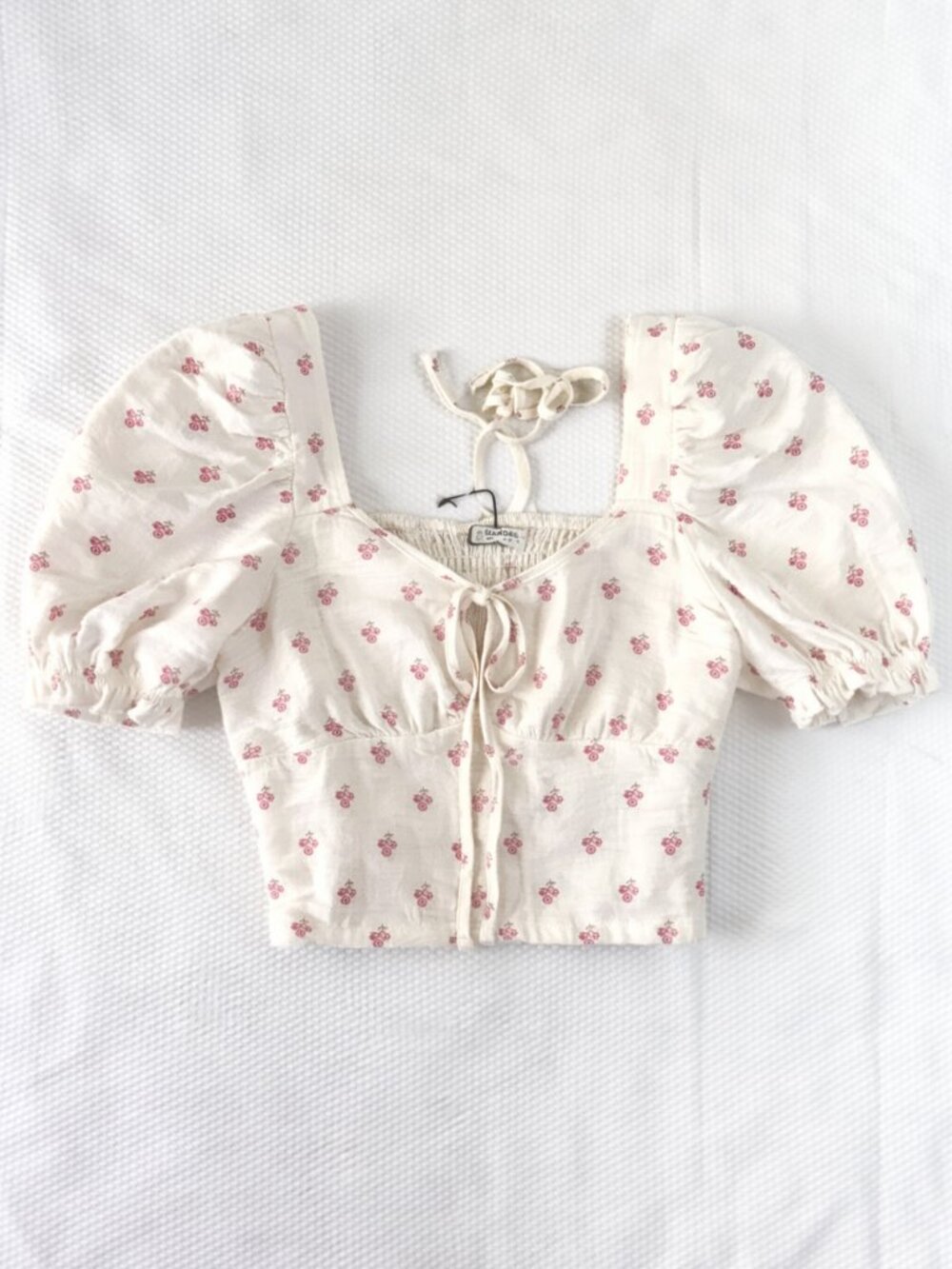 Cream Pink Floral Top 6 NWT Glamourous front key hole tie smock puff shoulder